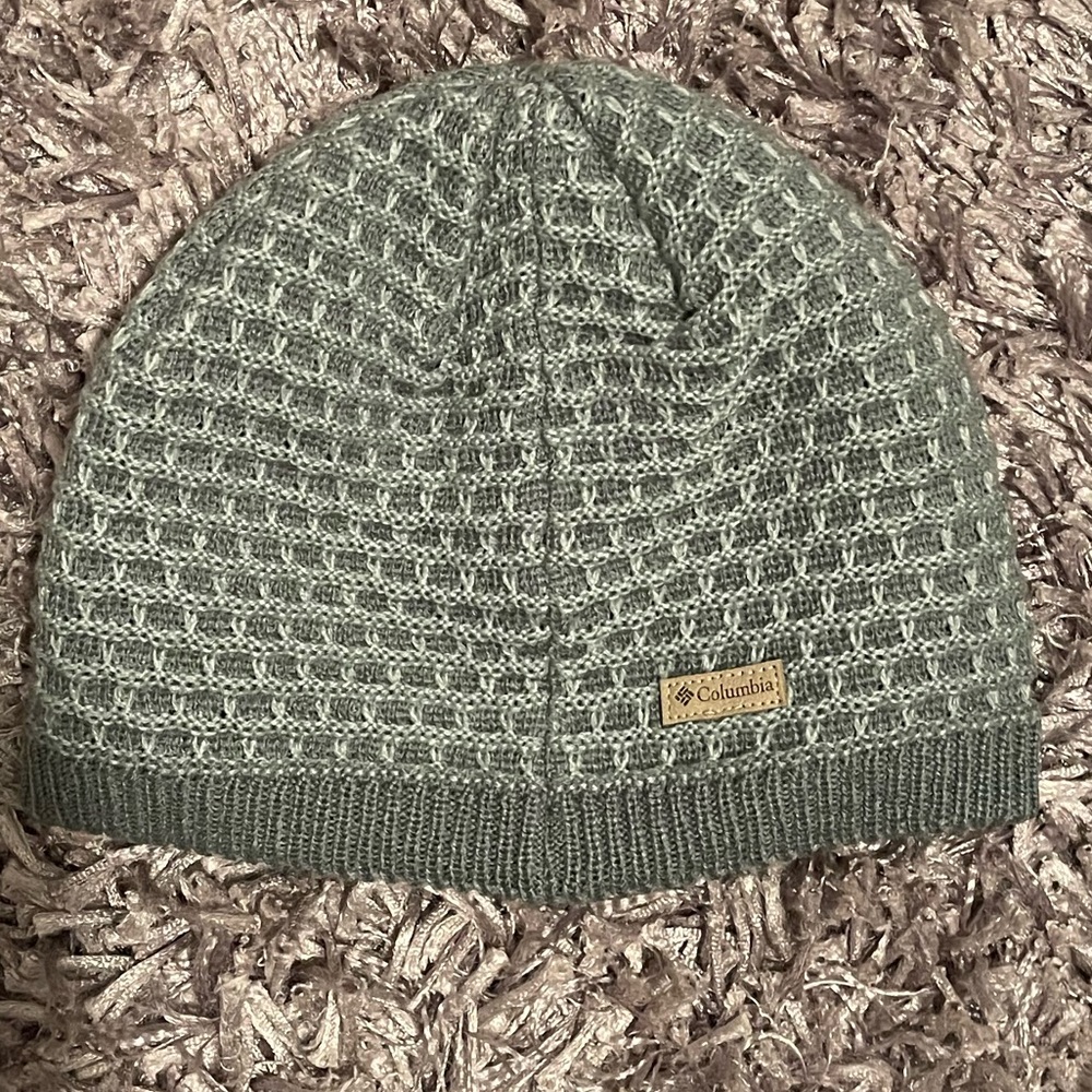 NWOT. Women’s Columbia beanie. Never worn.